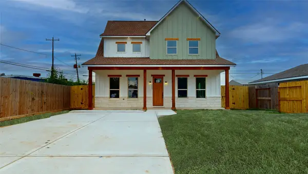 111 N 6th Street, La Porte, TX 77571