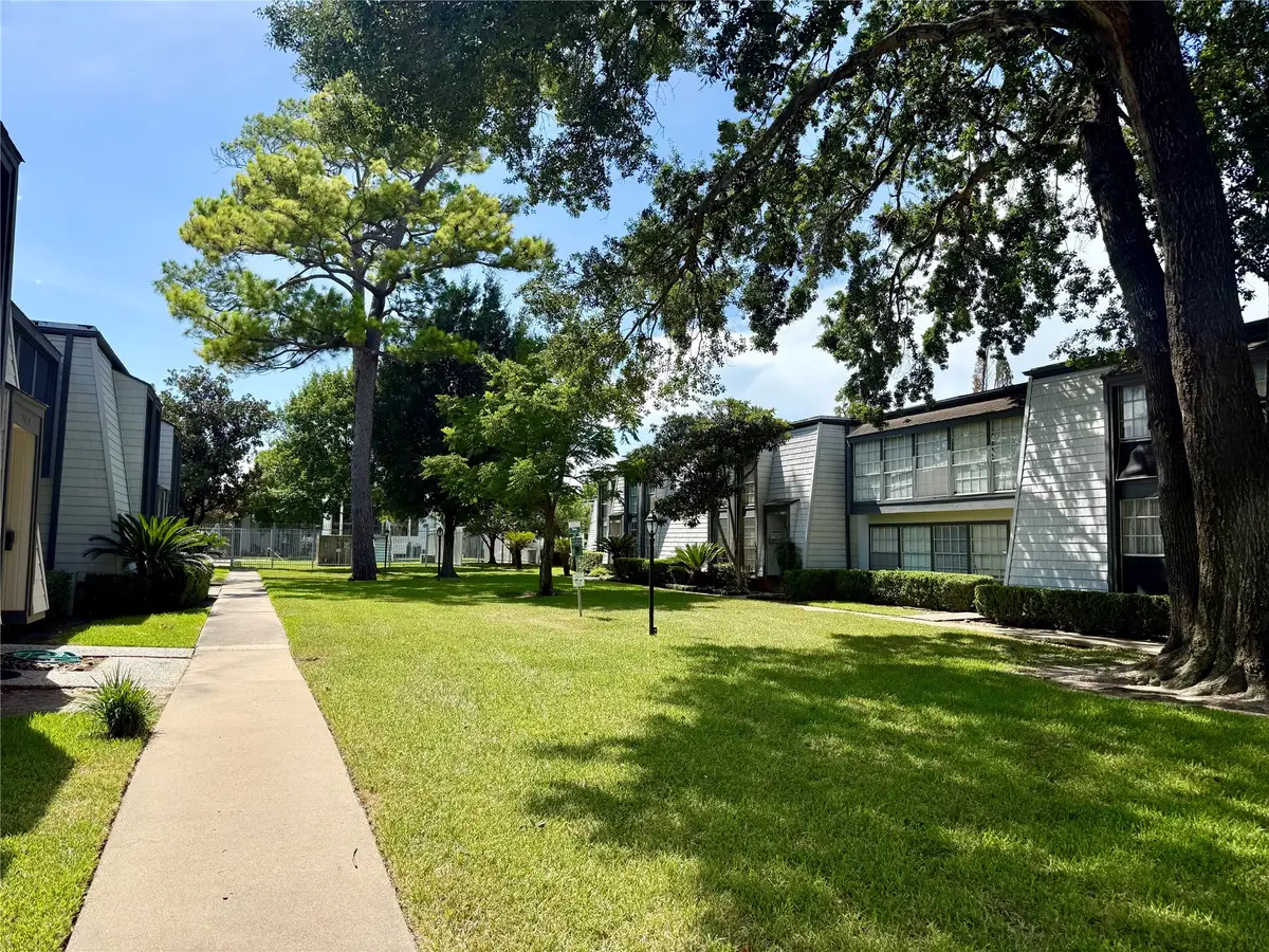 10183 Beekman Place Drive, Houston, TX 77043 - #1