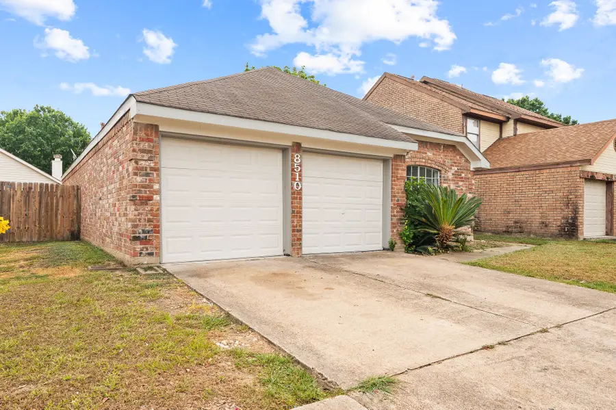 8510 Woodcamp Drive, Houston, TX 77088 - Image #2