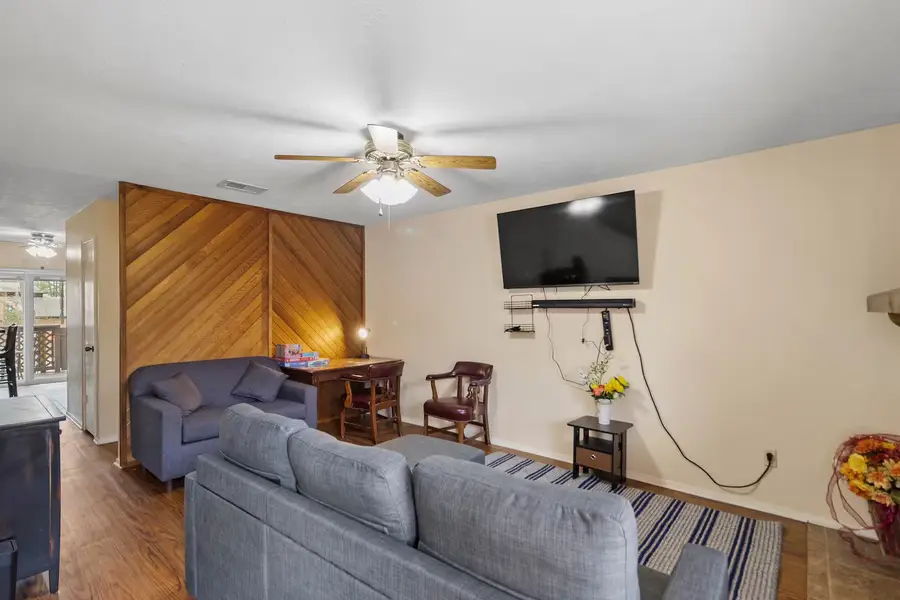 2521 Crosstimbers Street #H3, Huntsville, TX 77320 - #2