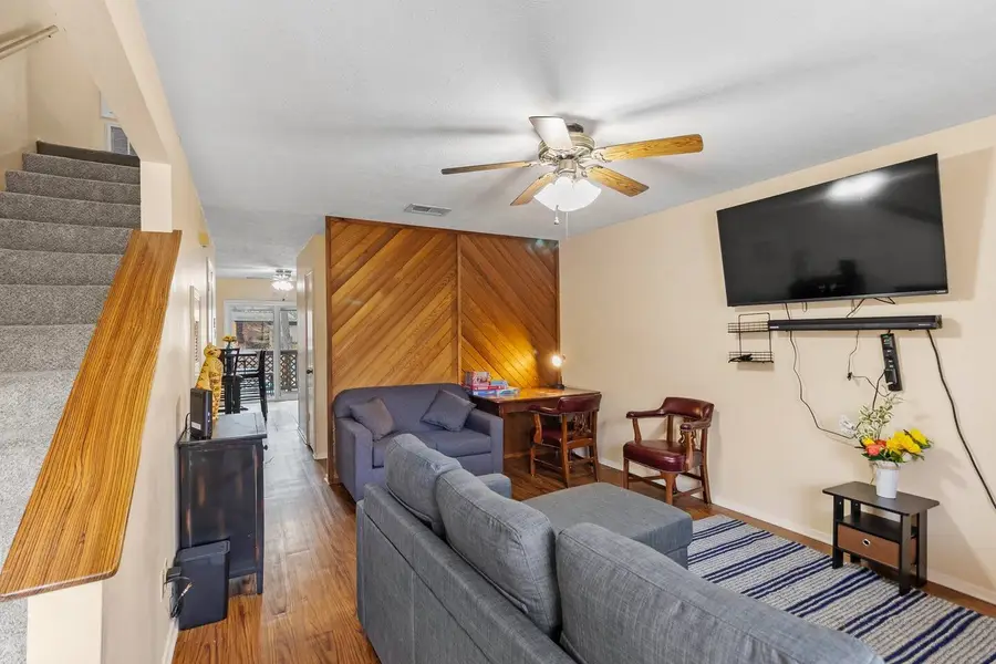 2521 Crosstimbers Street #H3, Huntsville, TX 77320 - #3