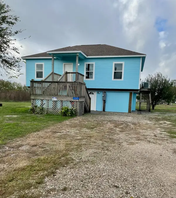 1207 26 1/2, Port Bolivar, TX 77650