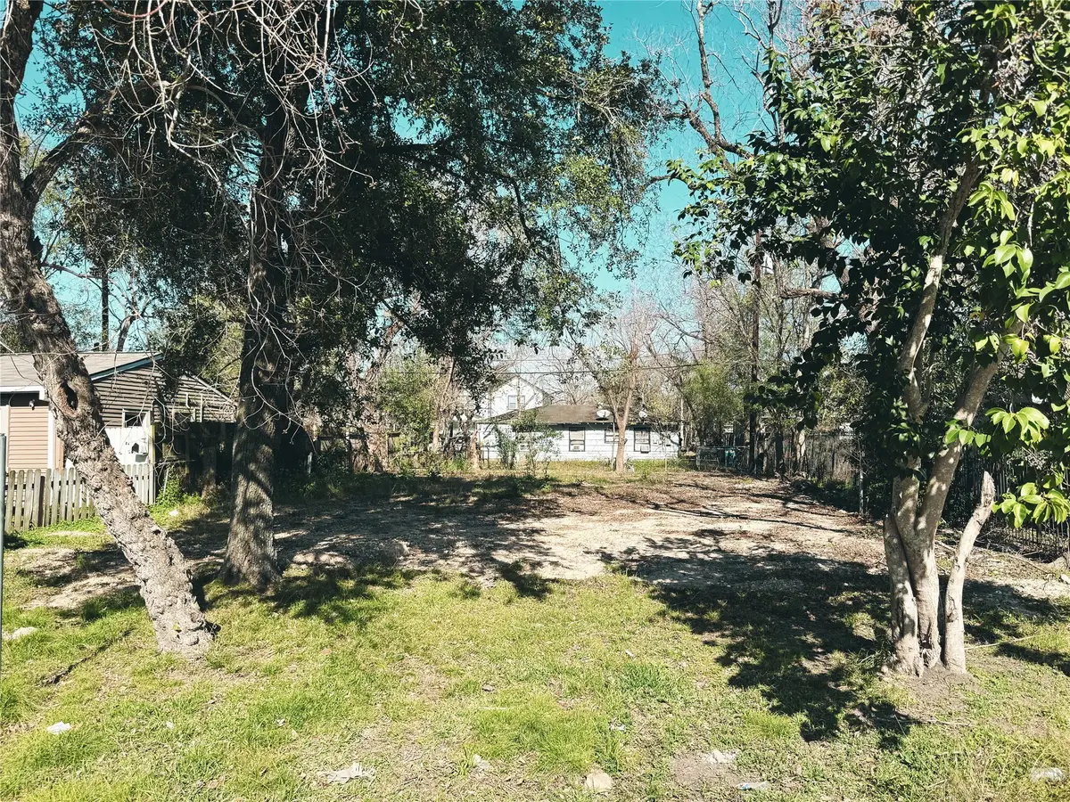 4917 Van Fleet Street, Houston, TX 77033 - Image #1