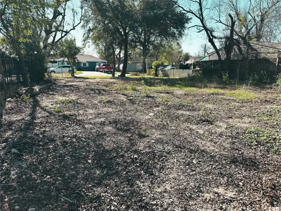 4917 Van Fleet Street, Houston, TX 77033 - Image #3