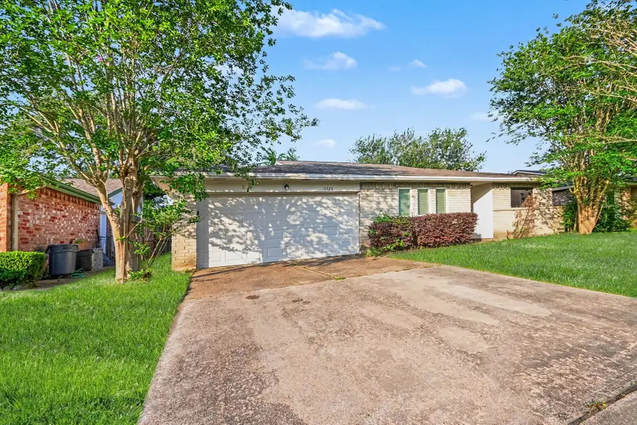 16923 Blackhawk Boulevard, Friendswood, TX 77546 - #2
