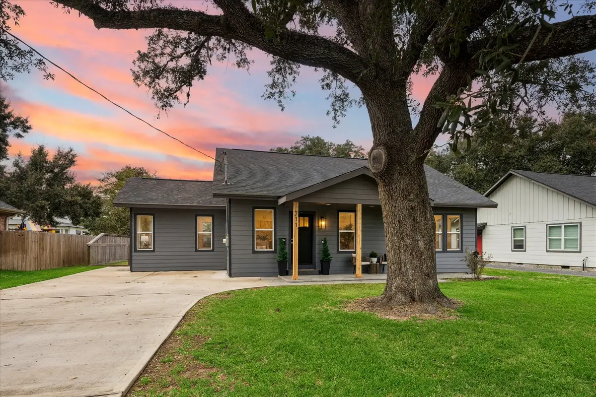 711 4th Street, Sealy, TX 77474 - #1