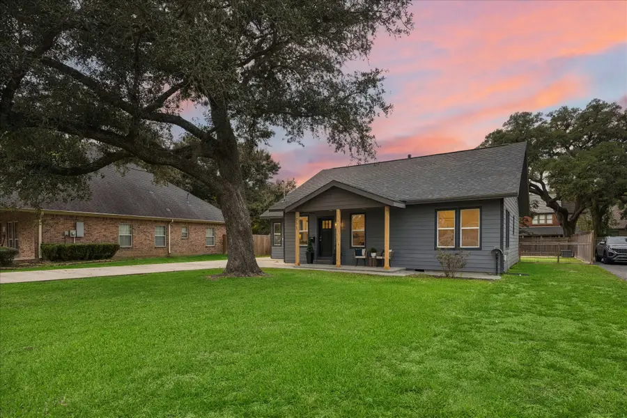 711 4th Street, Sealy, TX 77474 - #2