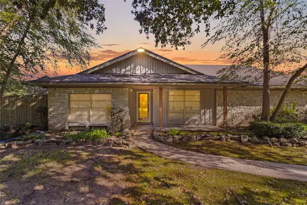 1916 W Sunset Drive, Orange, TX 77630