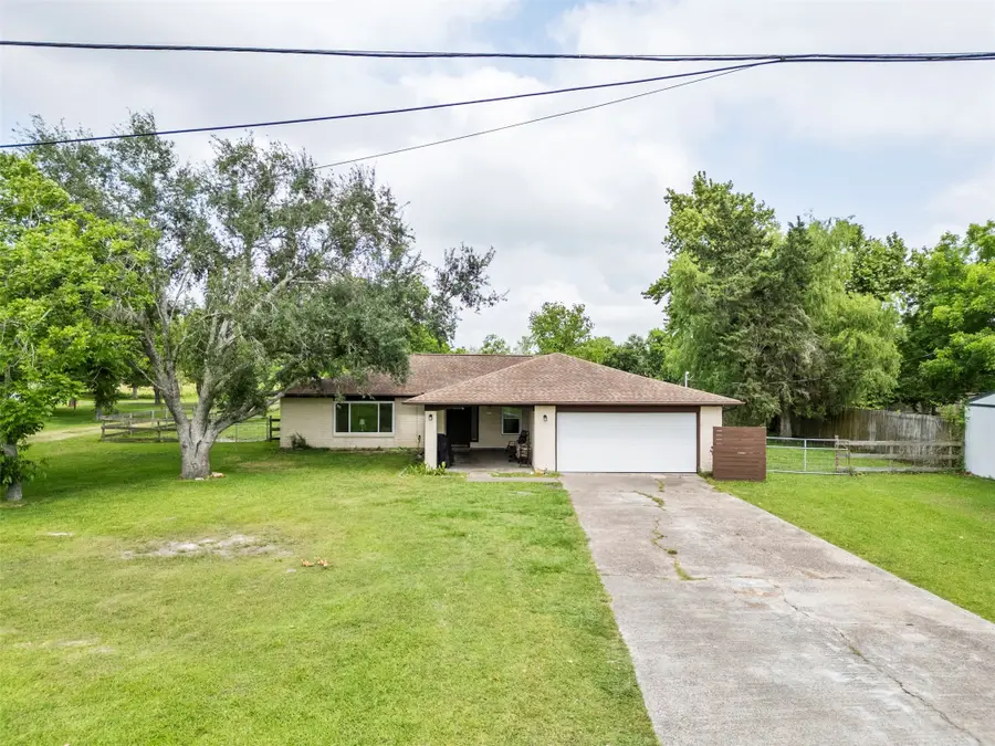 5211 Ghinaudo Road, Hitchcock, TX 77563 - Image #3