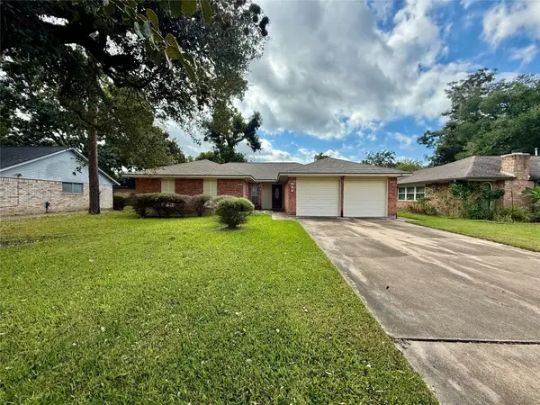 217 Banyan Drive, Lake Jackson, TX 77566