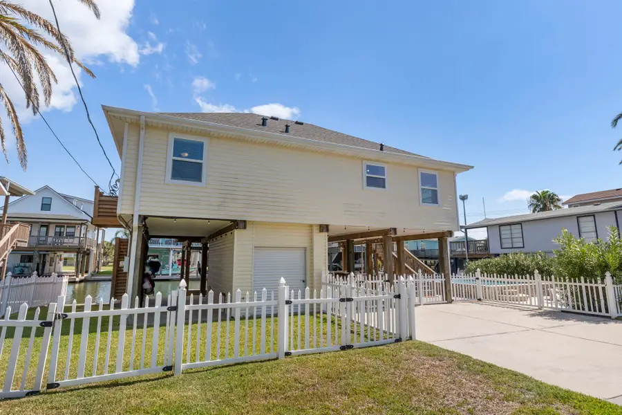 16715 Montego Way, Jamaica Beach, TX 77554 - Image #3