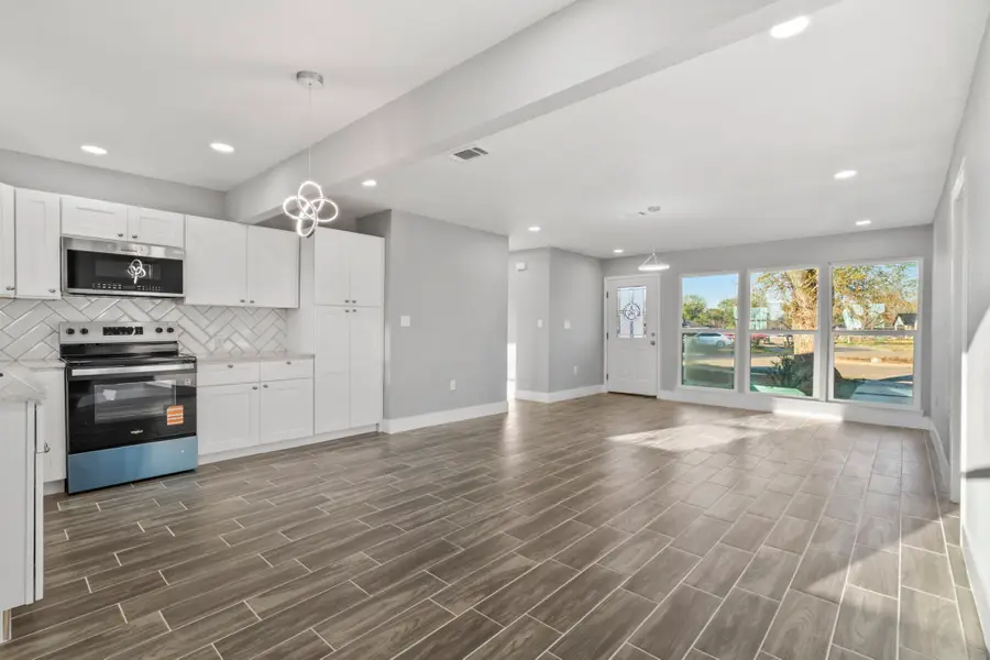 6174 Kenilwood Drive, Houston, TX 77033 - Image #3