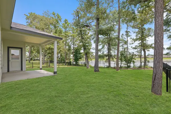 469 Shoreview Drive, Conroe, TX 77303