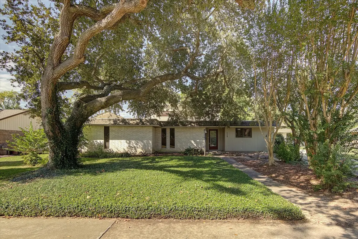 118 Lily Street, Lake Jackson, TX 77566 - Image #1