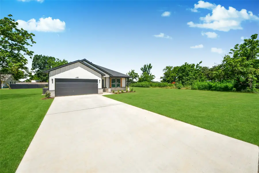 925 1st Street, Hempstead, TX 77445 - #3