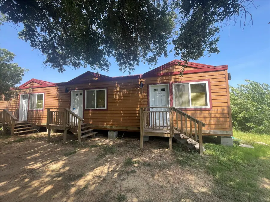 1104 Rorem Avenue, Palacios, TX 77465 - Image #2