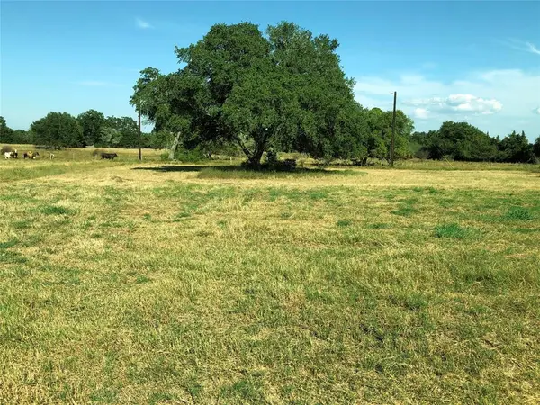 Lot 7 Pvt 1672, Hallettsville, TX 77964