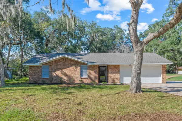 907 Avenue B, Sweeny, TX 77480