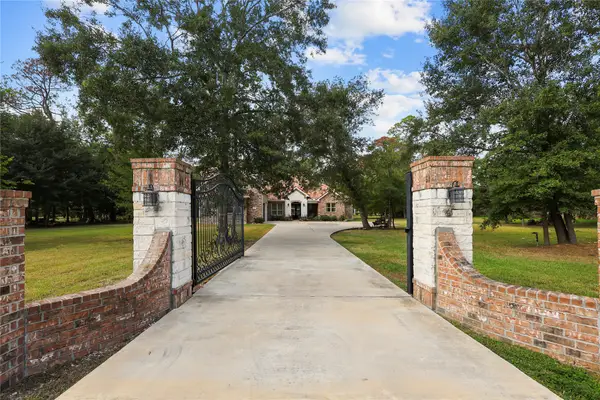 1216 S Hill Street, Alvin, TX 77511