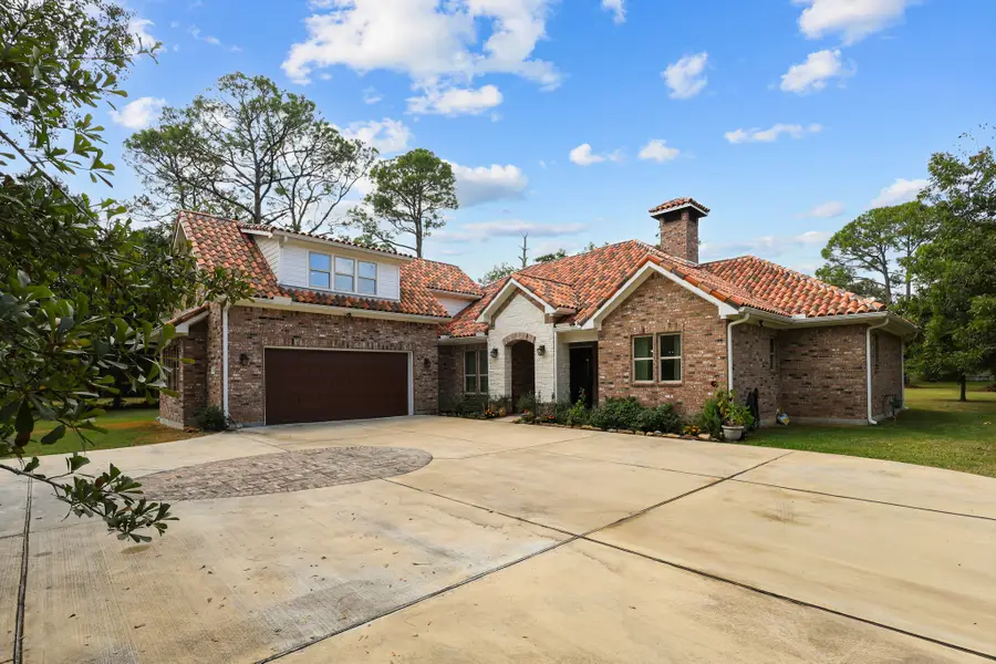 1216 S Hill Street, Alvin, TX 77511 - Image #2