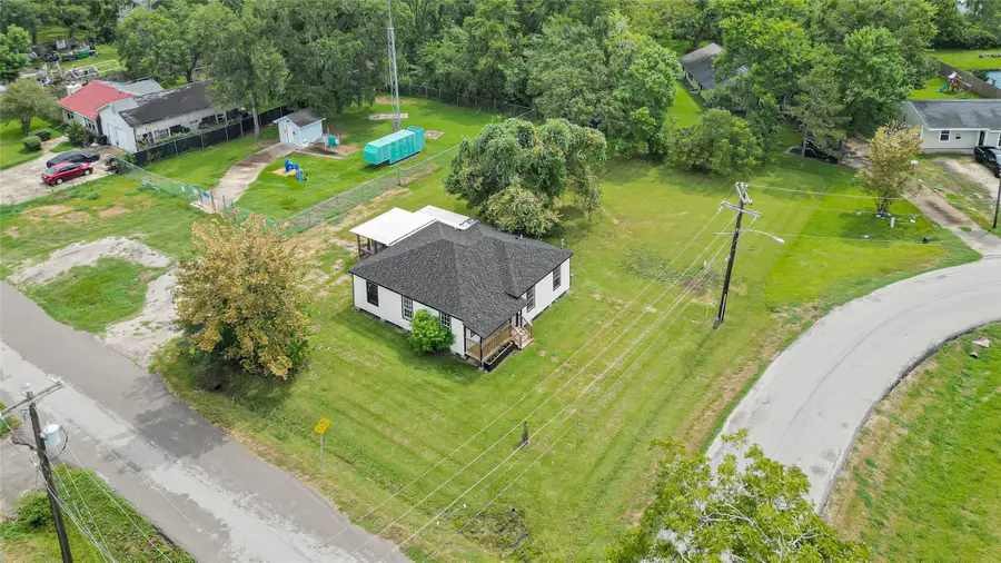 839 Yaupon Street, Clute, TX 77531 - #2