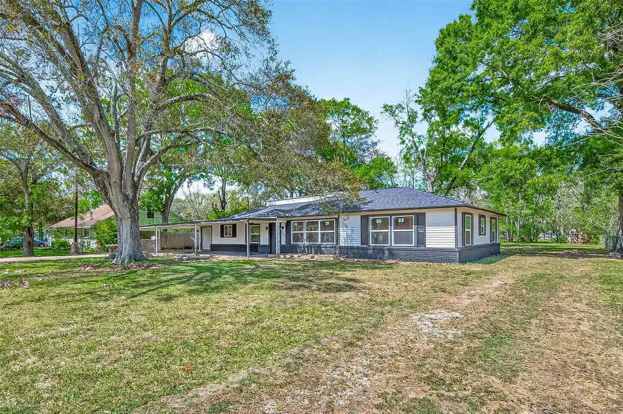 815 Brooks Avenue, Rosenberg, TX 77471 - #2