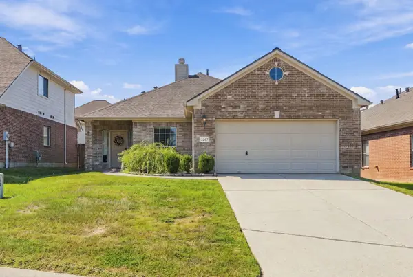 2207 Tarrytown Crossing Drive, Conroe, TX 77304