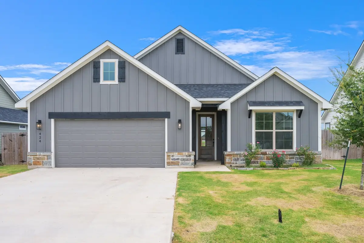 424 Brazos Bend, Snook, TX 77879 - Image #1