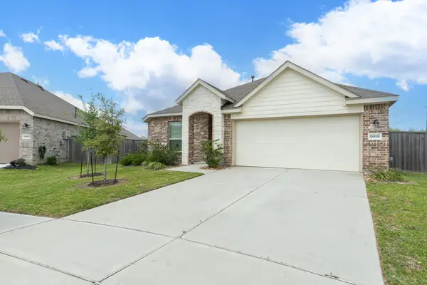 9919 Summer Peony Court, Baytown, TX 77521