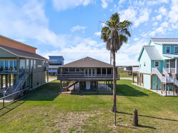 342 Beachfront Drive, Matagorda, TX 77457