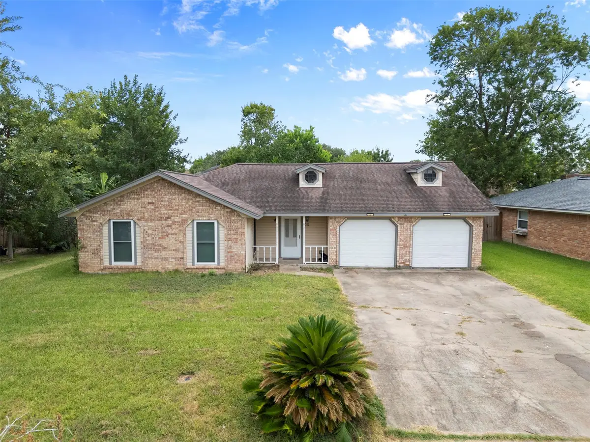 103 Ironwood Street, Lake Jackson, TX 77566 - Image #1