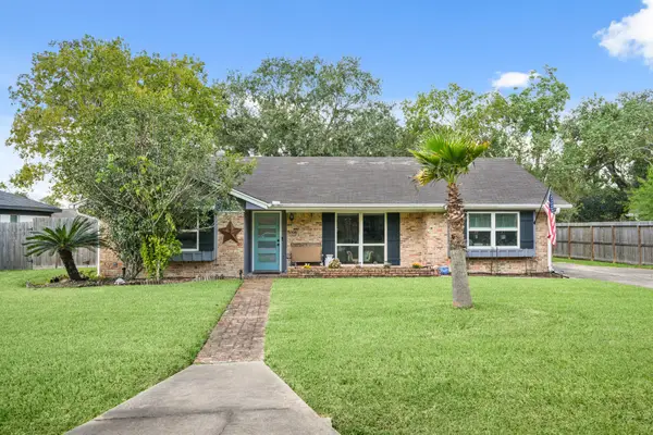 5006 Harbor Light Drive, Dickinson, TX 77539