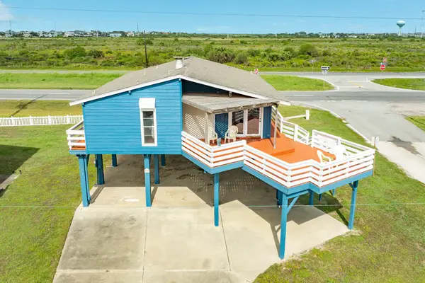12524 W Ventura Drive, Galveston, TX 77554