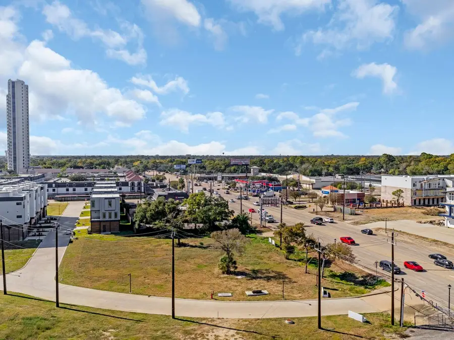 4441 Nasa Road 1 Parkway, El Lago, TX 77586 - #3