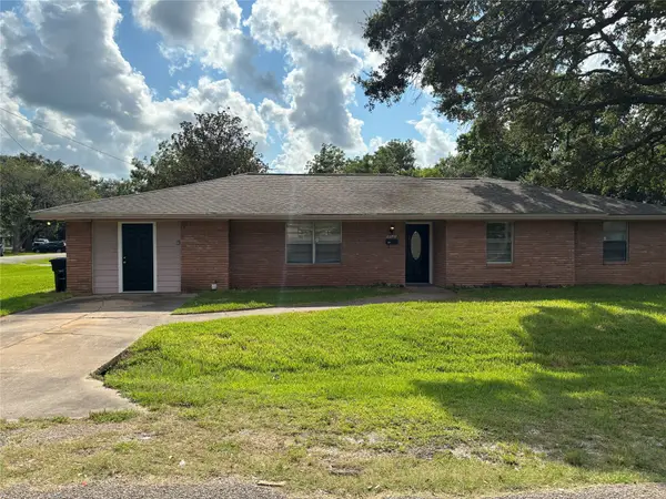 903 S Dula Street, Alvin, TX 77511