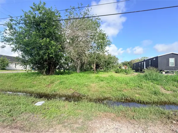 107 Shaw Street, Refugio, TX 78377
