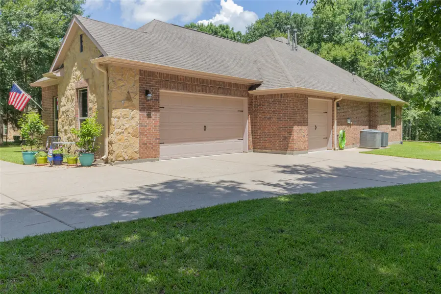 11302 Longmire Creek Court, Conroe, TX 77304 - Image #3
