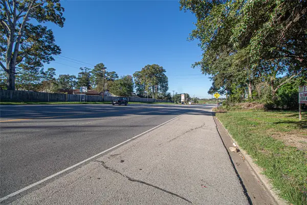 1400 W Church Street, Livingston, TX 77351