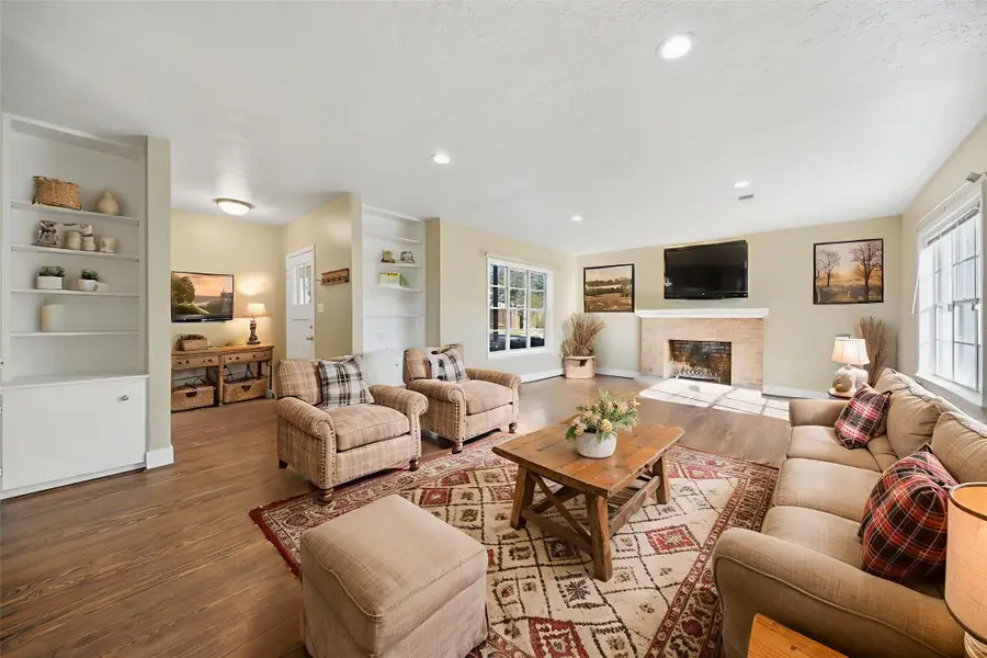 305 E Hilburn Street, Bellville, TX 77418 - Image #3