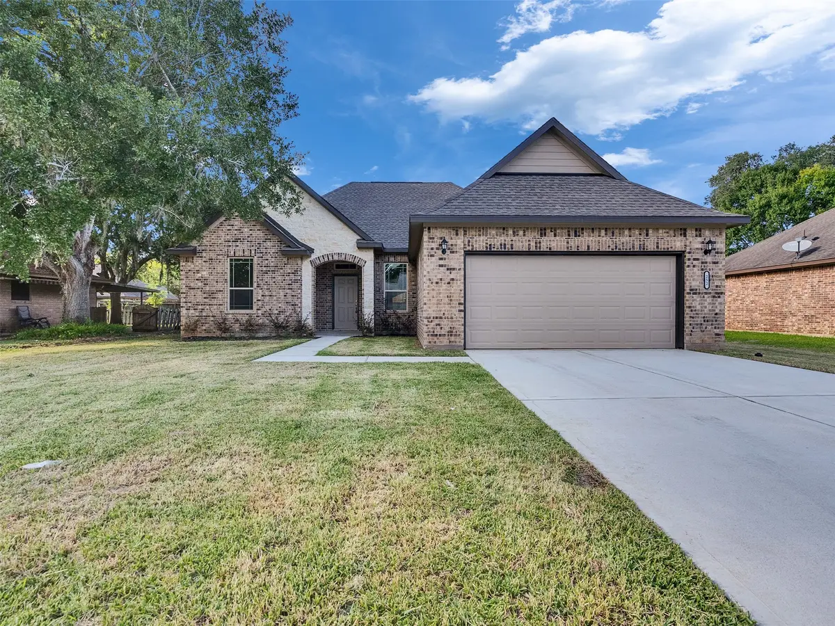 252 Freeman Boulevard, West Columbia, TX 77486 - Image #1
