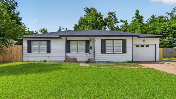 310 Nasturtium Street, Lake Jackson, TX 77566