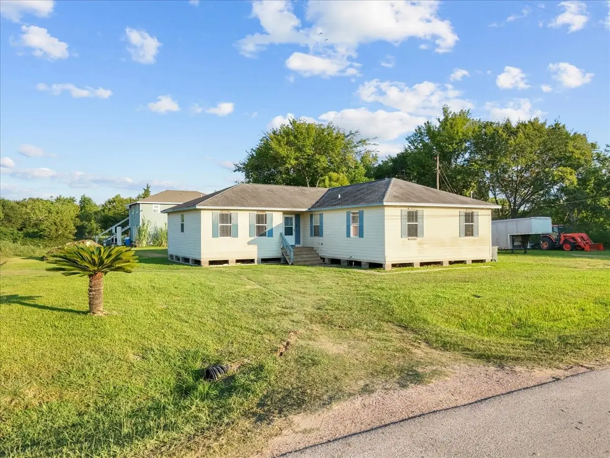 6825 Gulf Street, Hitchcock, TX 77563 - Image #1