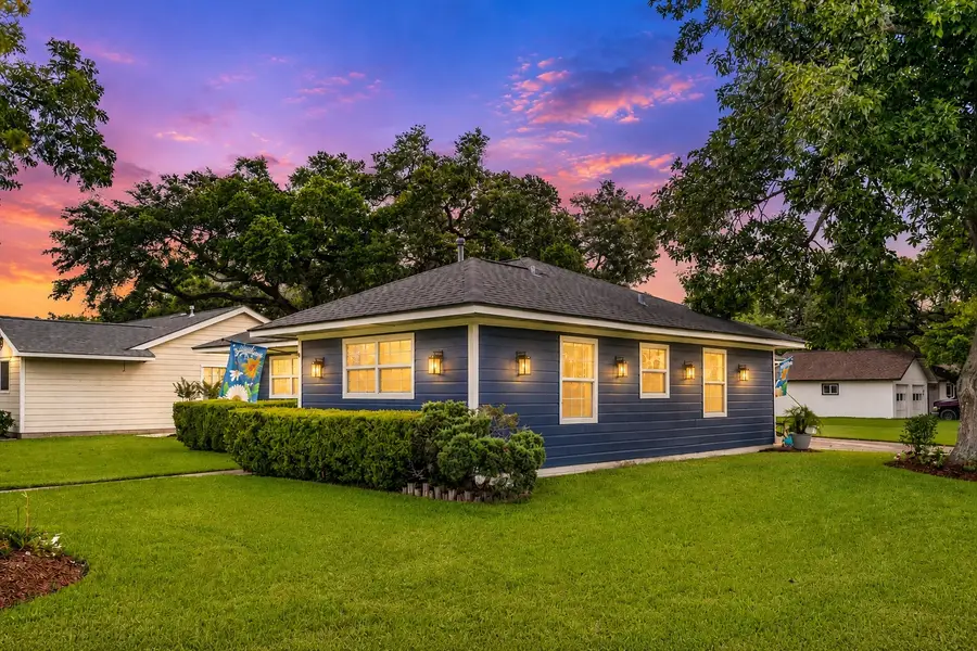 331 Redwood Street, Lake Jackson, TX 77566 - #3