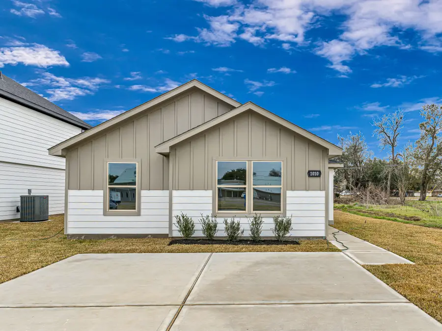 1010 4th Street, Hempstead, TX 77445 - #2
