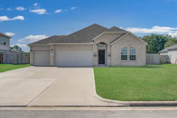 537 Green Meadows Drive, West Columbia, TX 77486
