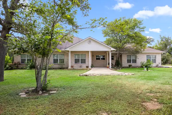 2146 County Road 201, Weimar, TX 78962