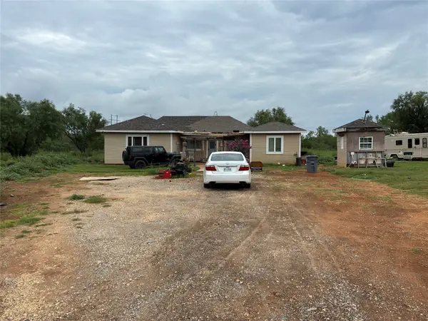 182 County Rd 2665 Road, Devine, TX 78016