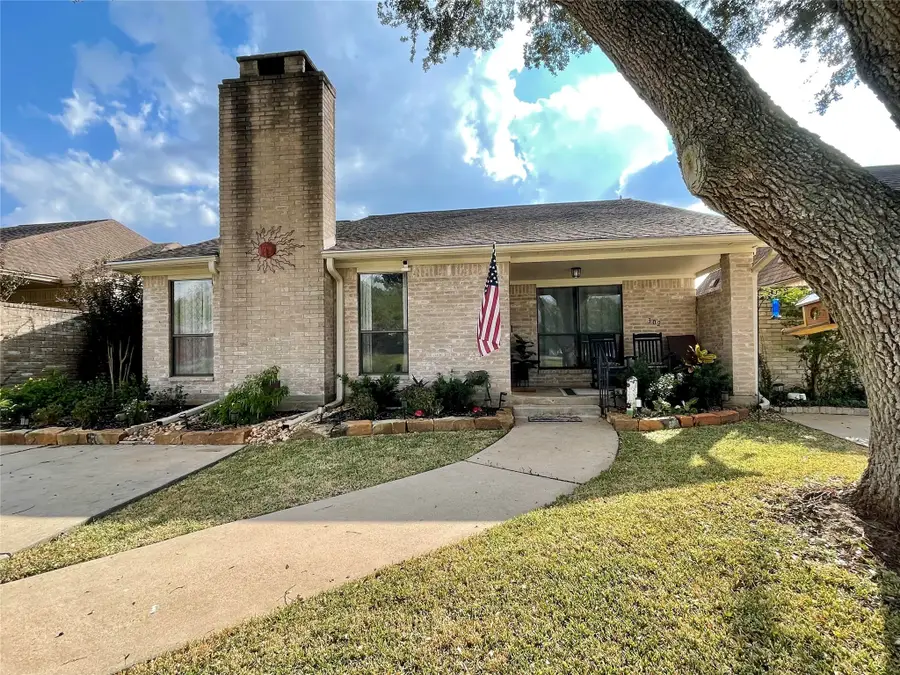 302 Mayfair Circle, Wharton, TX 77488 - Image #2