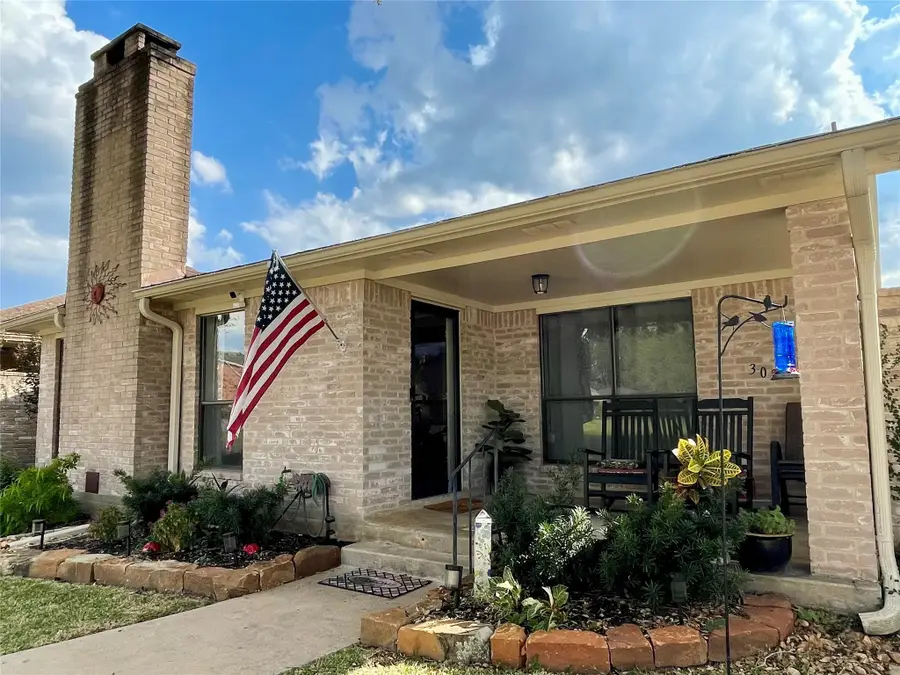 302 Mayfair Circle, Wharton, TX 77488 - Image #3