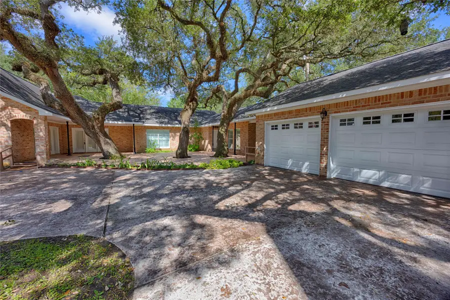 102 Creek Bend Lane, Columbus, TX 78934 - Image #2